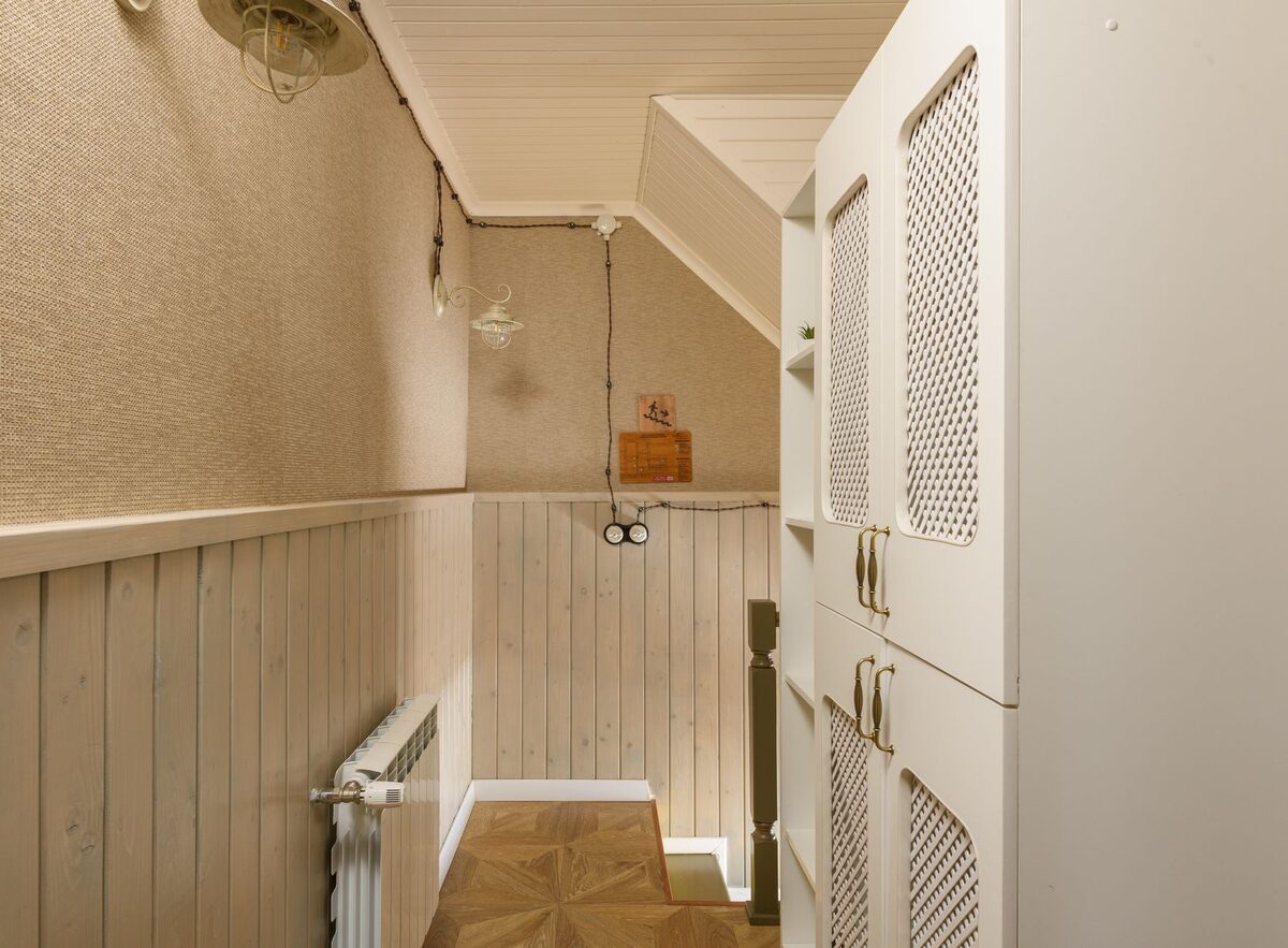 hallway decor ideas for narrow spaces