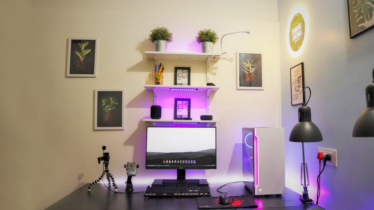 Slide a Ladder Desk Into an Unused Corner - apartment ideas